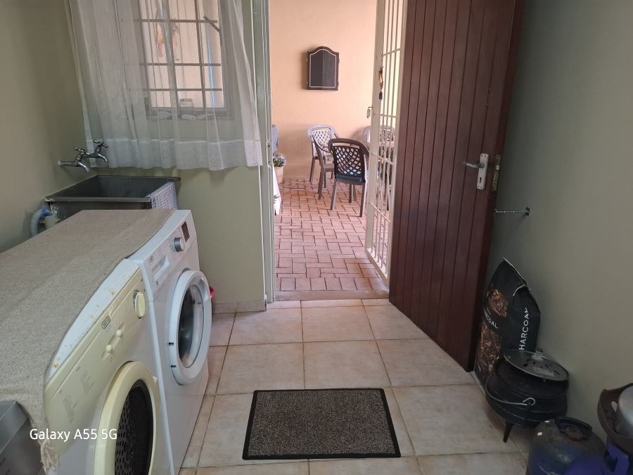 4 Bedroom Property for Sale in Lawrence Rocks KwaZulu-Natal