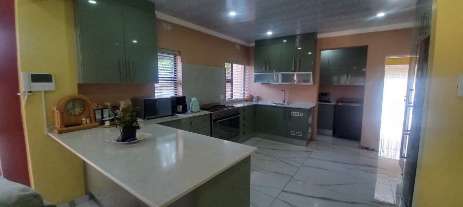 5 Bedroom Property for Sale in Margate KwaZulu-Natal