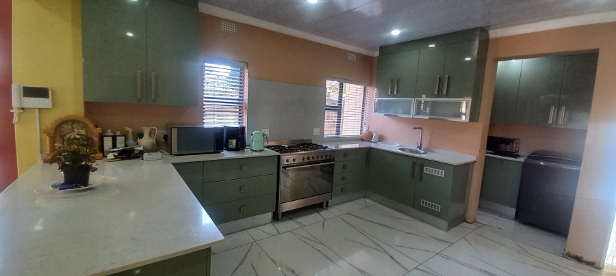 5 Bedroom Property for Sale in Margate KwaZulu-Natal