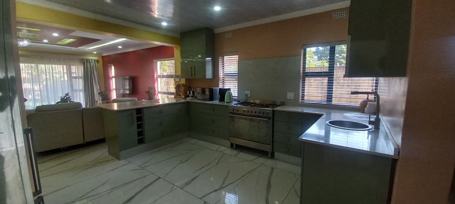 5 Bedroom Property for Sale in Margate KwaZulu-Natal
