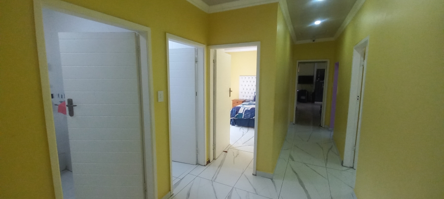 5 Bedroom Property for Sale in Margate KwaZulu-Natal