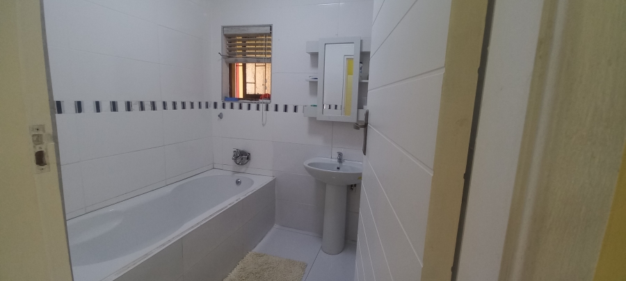 5 Bedroom Property for Sale in Margate KwaZulu-Natal