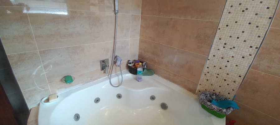 5 Bedroom Property for Sale in Margate KwaZulu-Natal