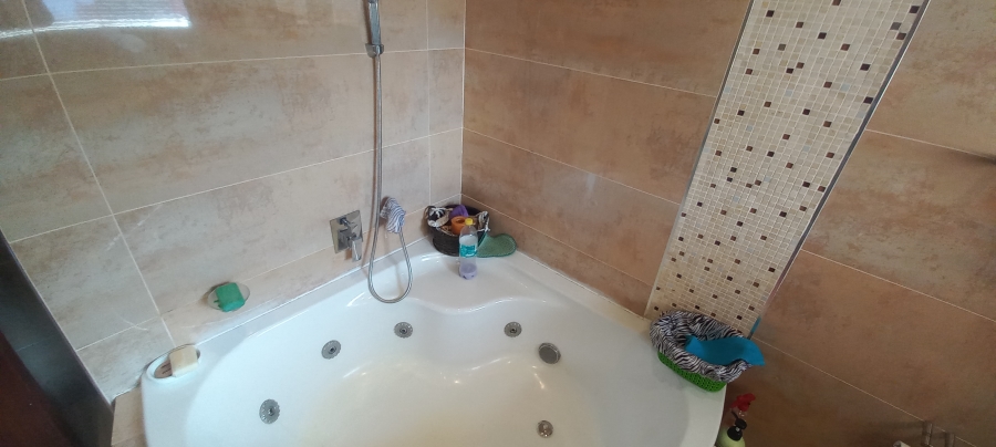 5 Bedroom Property for Sale in Margate KwaZulu-Natal