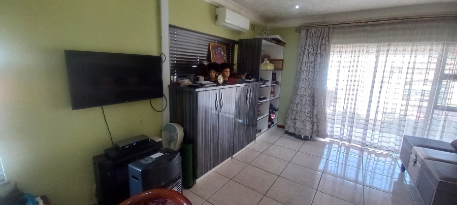 5 Bedroom Property for Sale in Margate KwaZulu-Natal