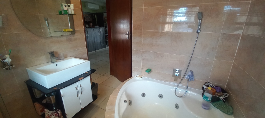 5 Bedroom Property for Sale in Margate KwaZulu-Natal