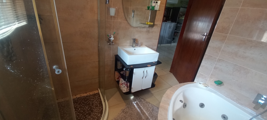 5 Bedroom Property for Sale in Margate KwaZulu-Natal