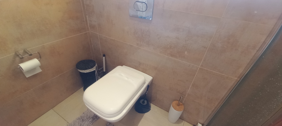 5 Bedroom Property for Sale in Margate KwaZulu-Natal