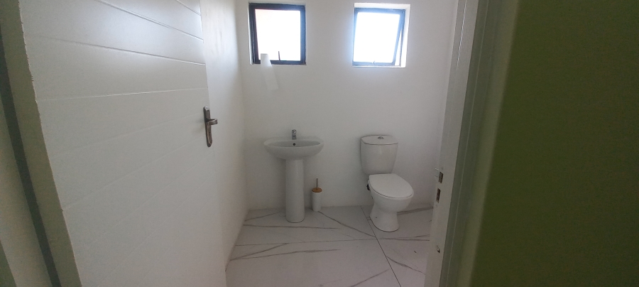 5 Bedroom Property for Sale in Margate KwaZulu-Natal