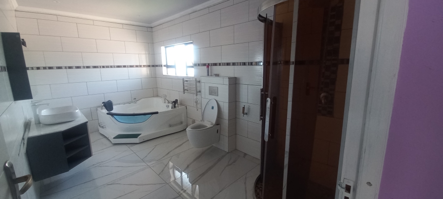 5 Bedroom Property for Sale in Margate KwaZulu-Natal