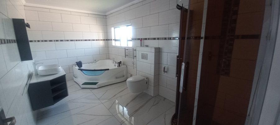 5 Bedroom Property for Sale in Margate KwaZulu-Natal