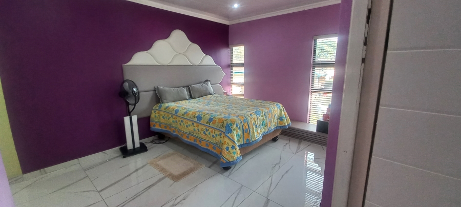 5 Bedroom Property for Sale in Margate KwaZulu-Natal