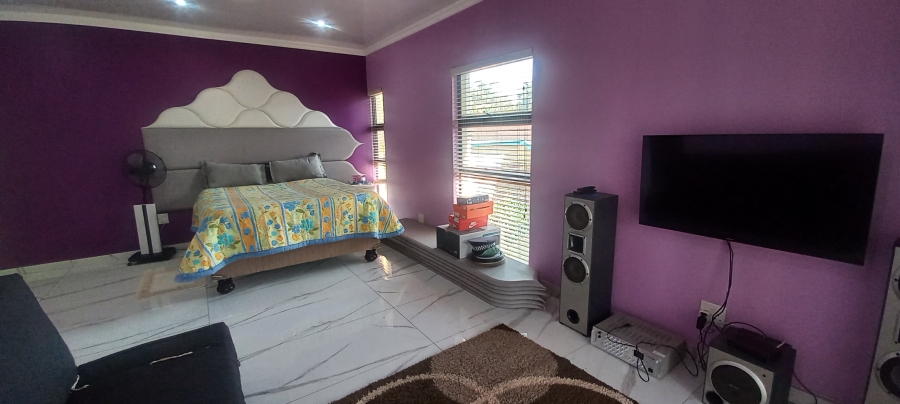 5 Bedroom Property for Sale in Margate KwaZulu-Natal