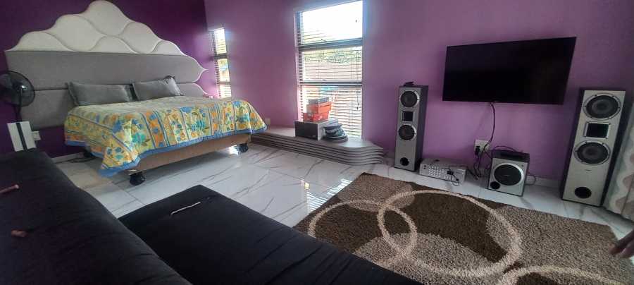 5 Bedroom Property for Sale in Margate KwaZulu-Natal