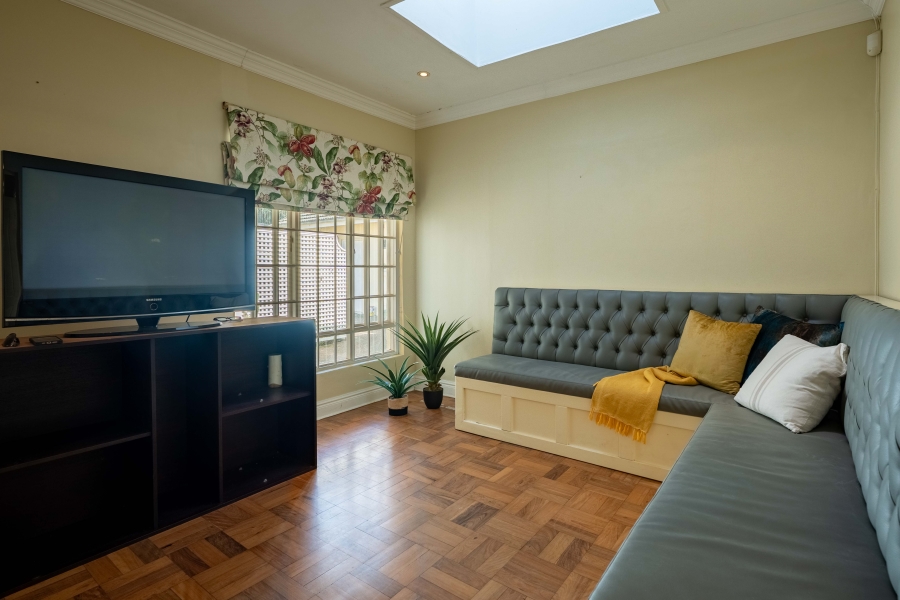 5 Bedroom Property for Sale in Kloof KwaZulu-Natal