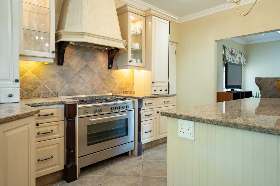 5 Bedroom Property for Sale in Kloof KwaZulu-Natal