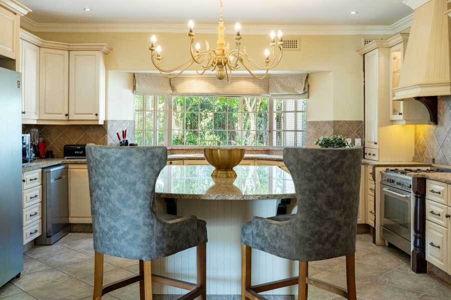 5 Bedroom Property for Sale in Kloof KwaZulu-Natal