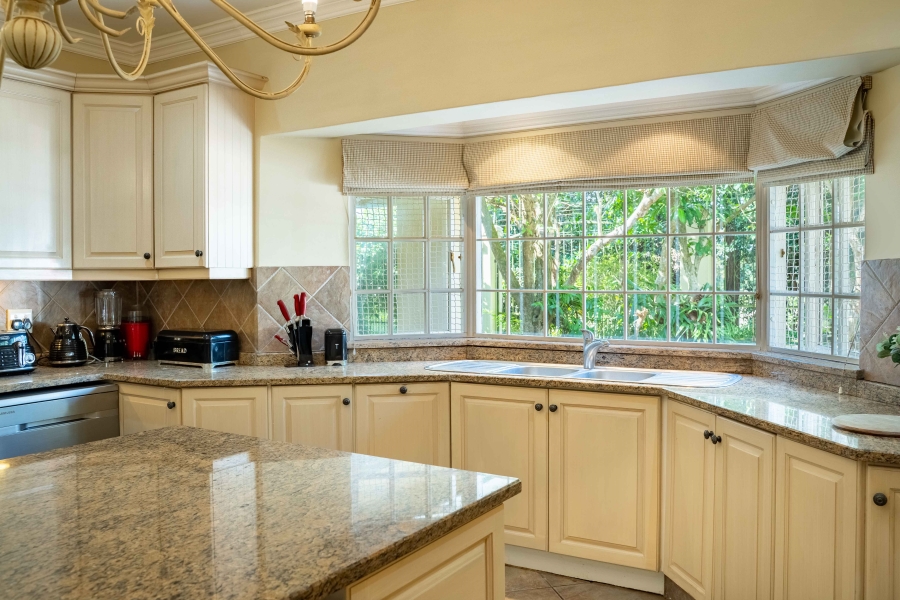 5 Bedroom Property for Sale in Kloof KwaZulu-Natal