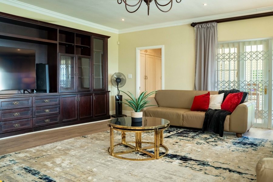5 Bedroom Property for Sale in Kloof KwaZulu-Natal