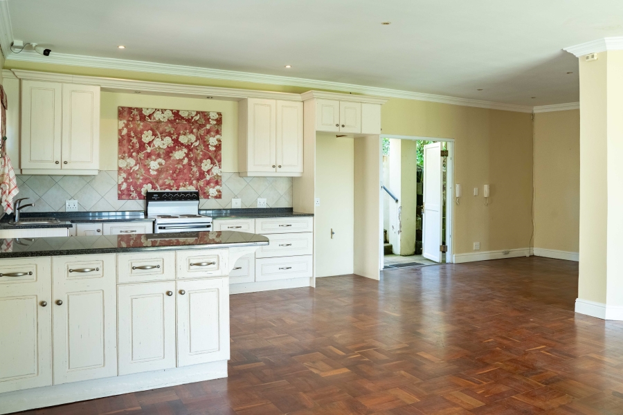5 Bedroom Property for Sale in Kloof KwaZulu-Natal