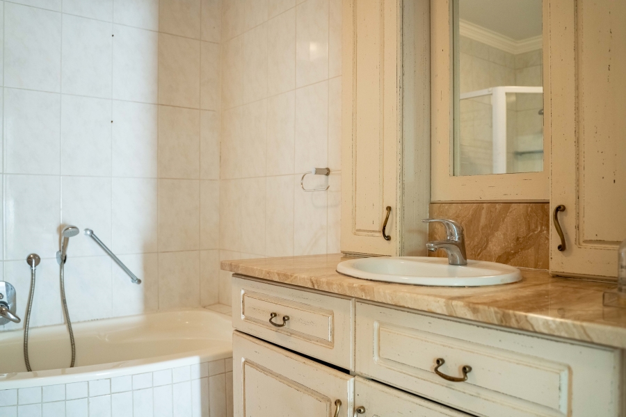 5 Bedroom Property for Sale in Kloof KwaZulu-Natal