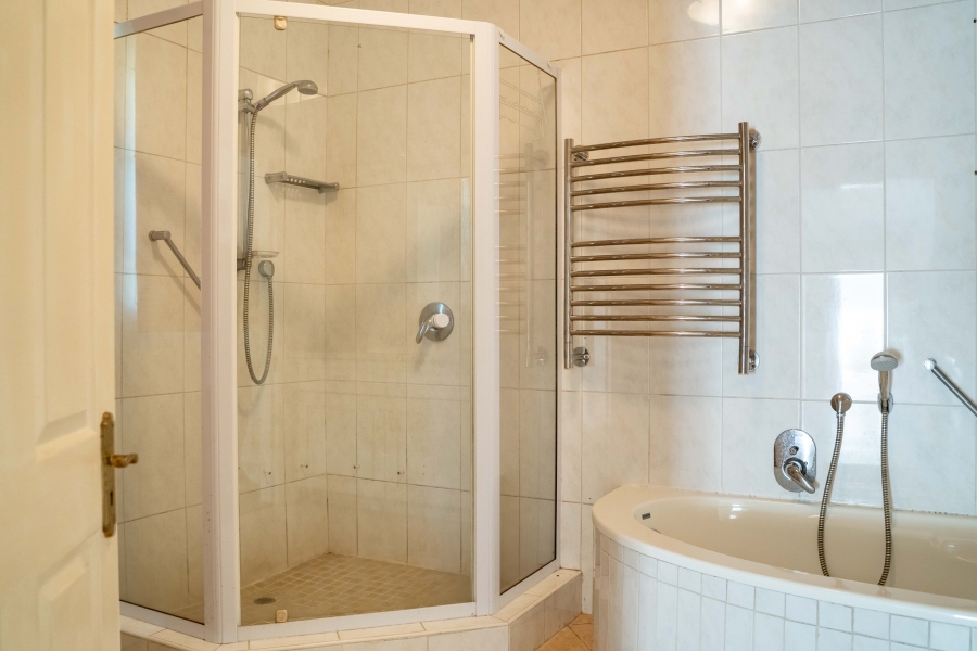 5 Bedroom Property for Sale in Kloof KwaZulu-Natal