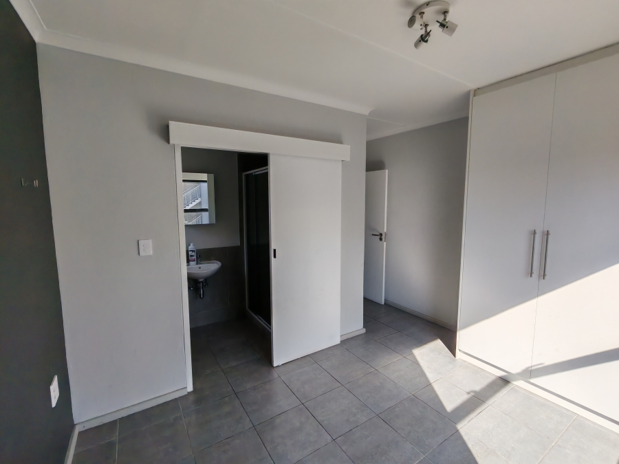 To Let 2 Bedroom Property for Rent in Umbogintwini KwaZulu-Natal
