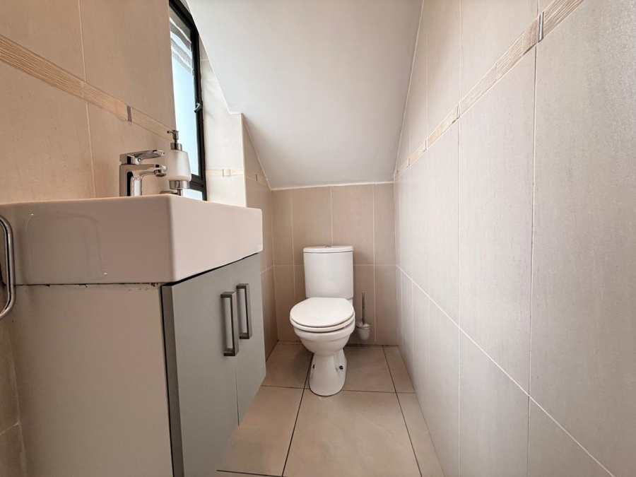 3 Bedroom Property for Sale in Schuinshoogte KwaZulu-Natal