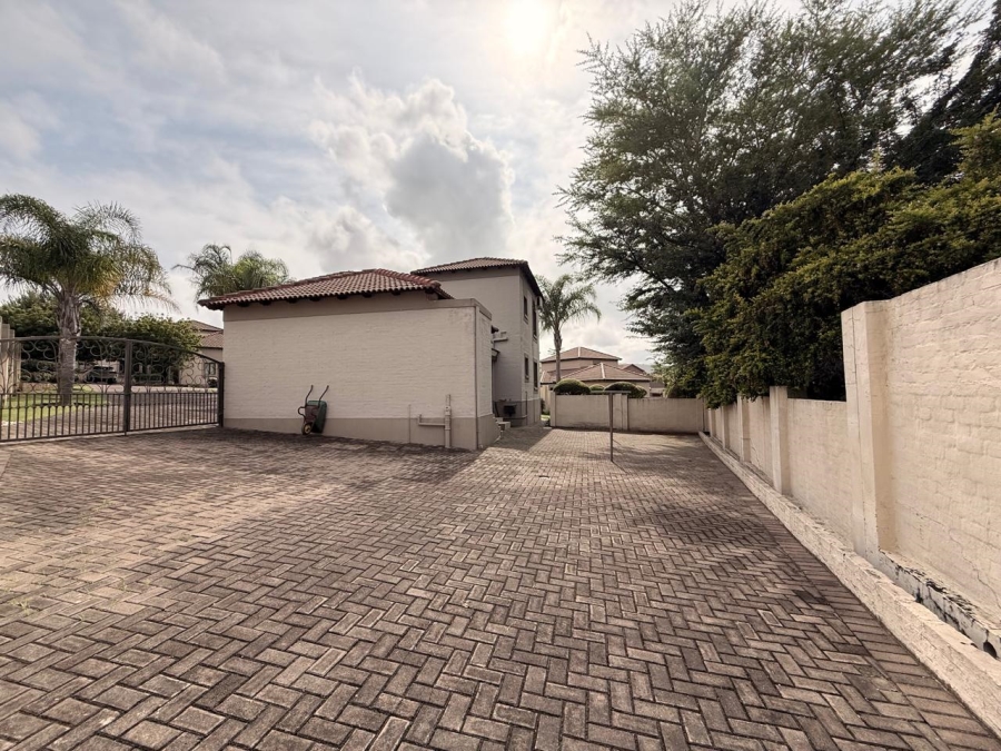 3 Bedroom Property for Sale in Schuinshoogte KwaZulu-Natal