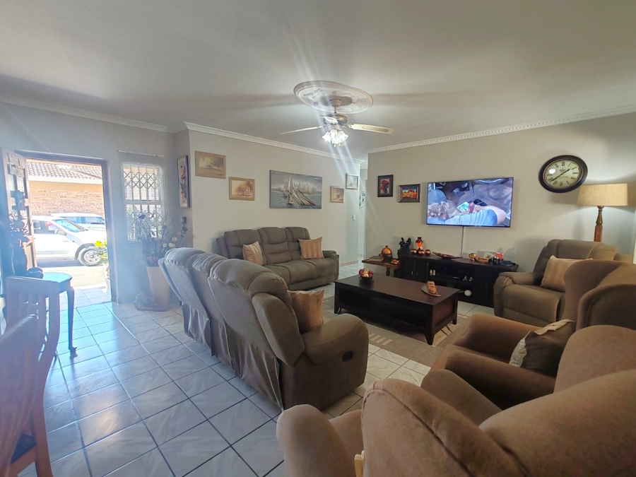 3 Bedroom Property for Sale in Uvongo KwaZulu-Natal