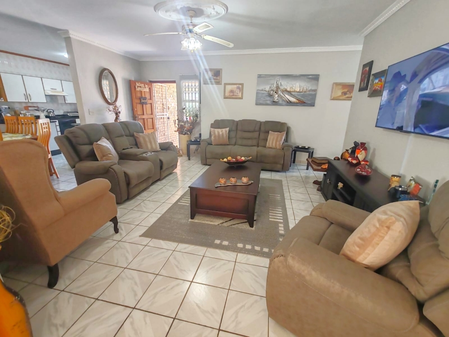 3 Bedroom Property for Sale in Uvongo KwaZulu-Natal