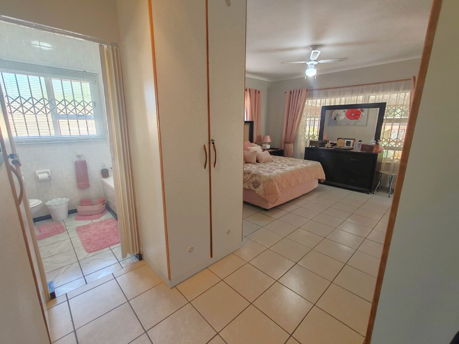 3 Bedroom Property for Sale in Uvongo KwaZulu-Natal