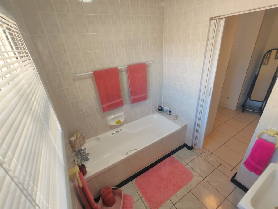 3 Bedroom Property for Sale in Uvongo KwaZulu-Natal