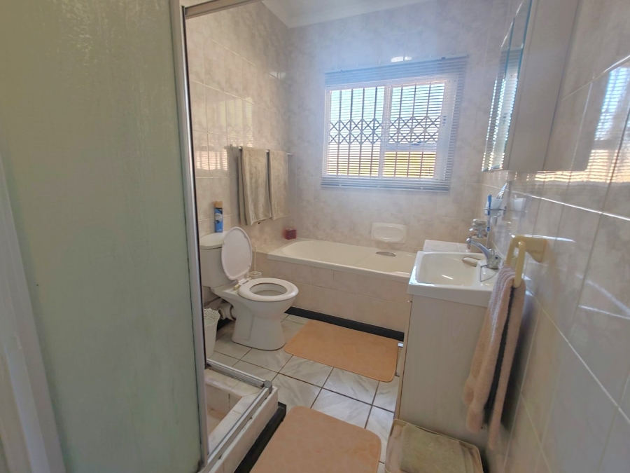 3 Bedroom Property for Sale in Uvongo KwaZulu-Natal