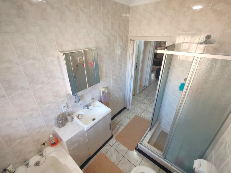 3 Bedroom Property for Sale in Uvongo KwaZulu-Natal