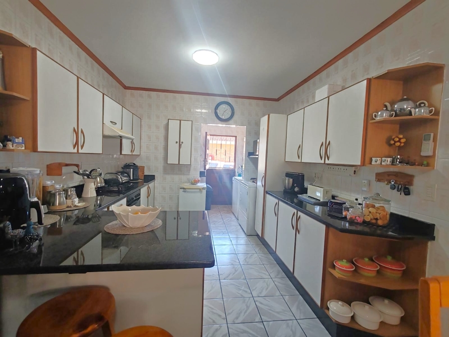 3 Bedroom Property for Sale in Uvongo KwaZulu-Natal