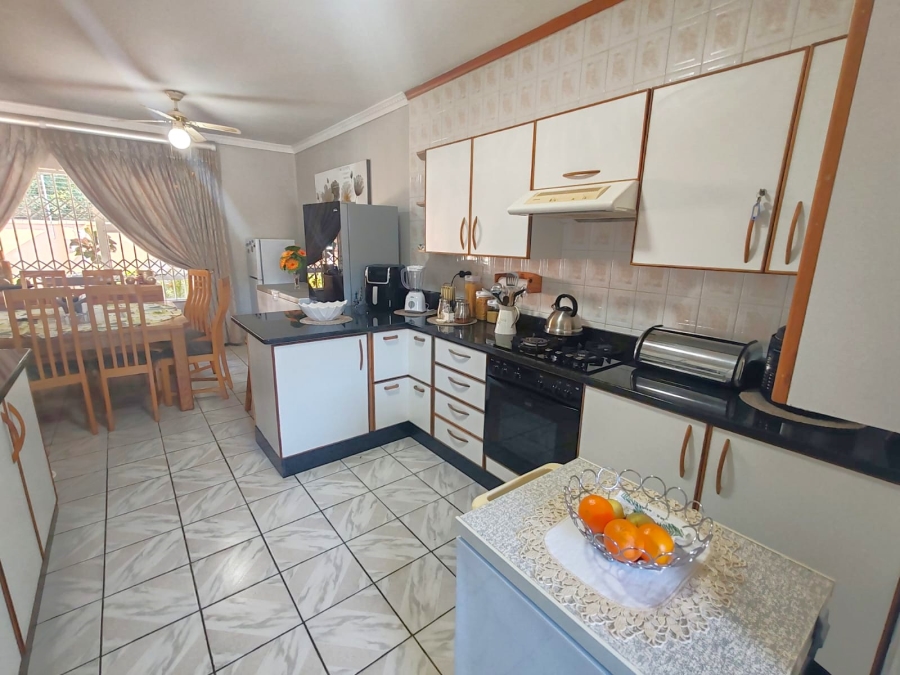 3 Bedroom Property for Sale in Uvongo KwaZulu-Natal