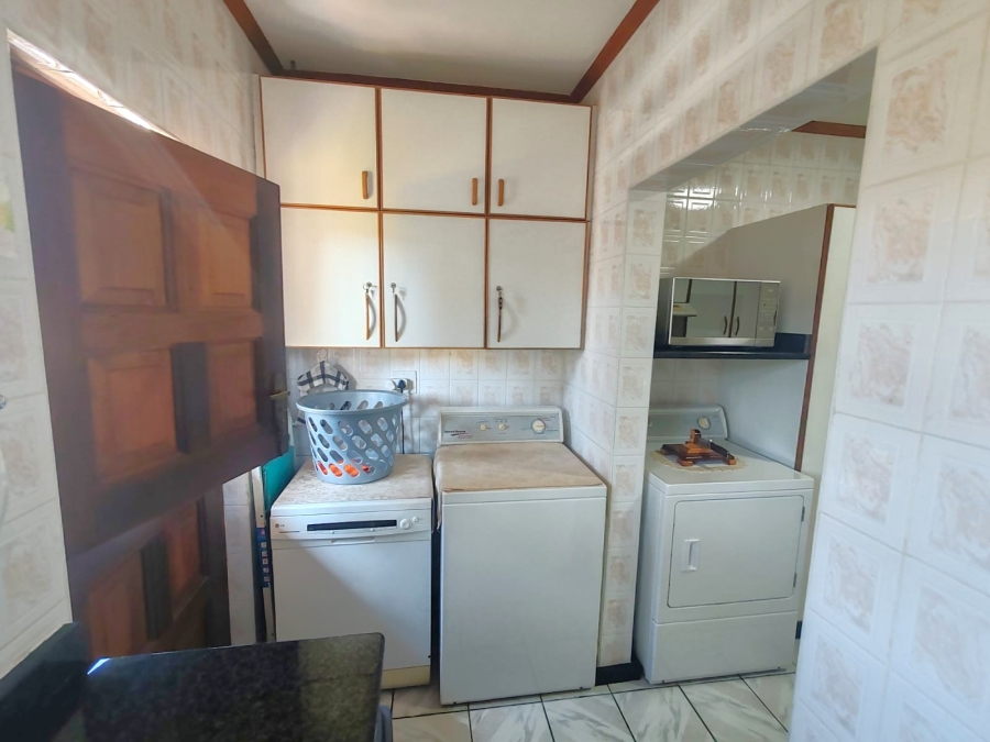 3 Bedroom Property for Sale in Uvongo KwaZulu-Natal