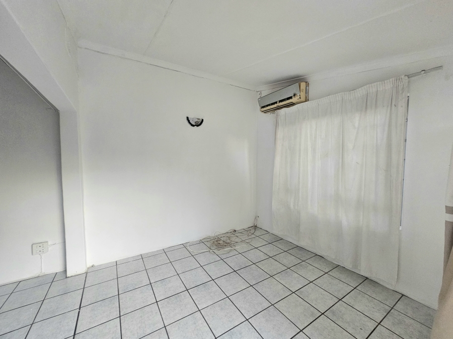 1 Bedroom Property for Sale in Woodlands KwaZulu-Natal