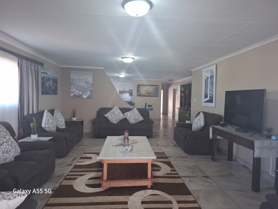 4 Bedroom Property for Sale in Lawrence Rocks KwaZulu-Natal