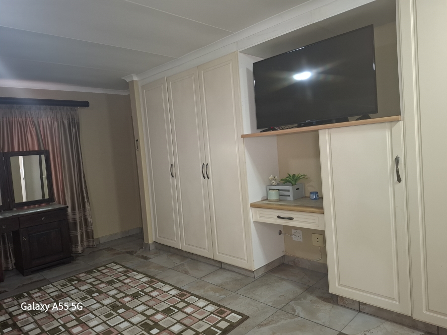 4 Bedroom Property for Sale in Lawrence Rocks KwaZulu-Natal