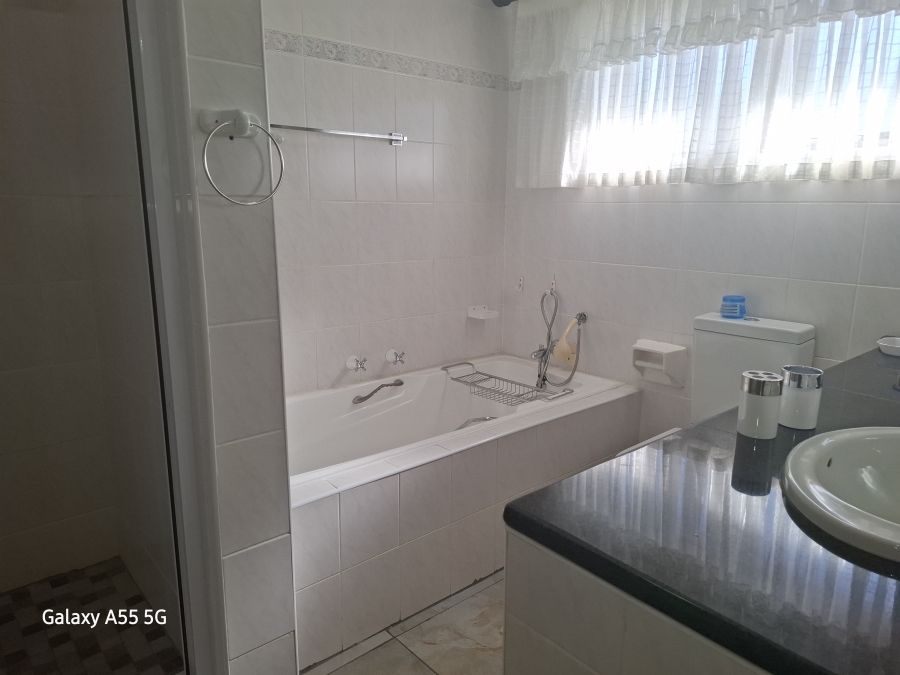4 Bedroom Property for Sale in Lawrence Rocks KwaZulu-Natal