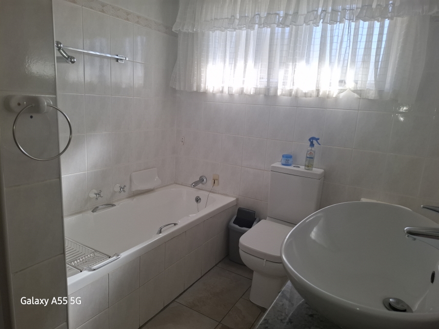 4 Bedroom Property for Sale in Lawrence Rocks KwaZulu-Natal