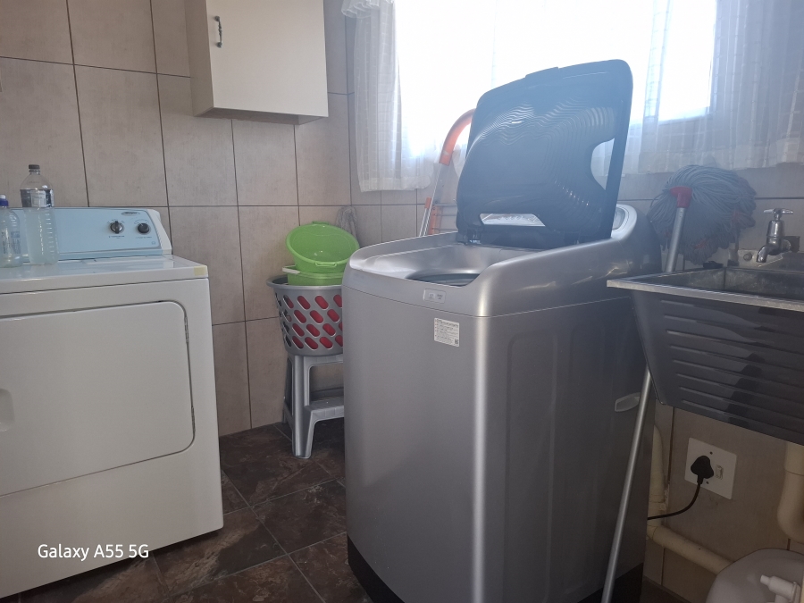 4 Bedroom Property for Sale in Lawrence Rocks KwaZulu-Natal