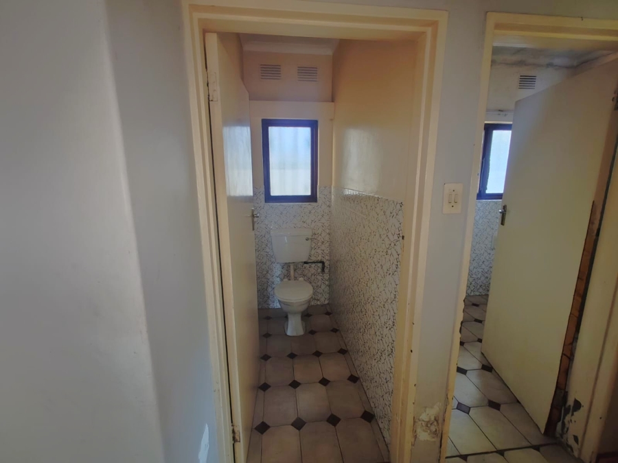 7 Bedroom Property for Sale in Uvongo KwaZulu-Natal