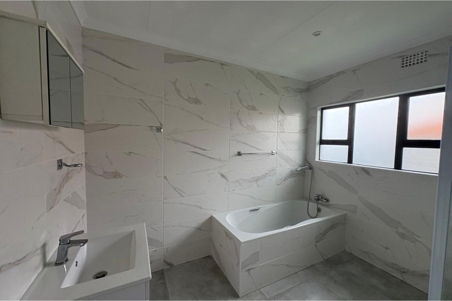 4 Bedroom Property for Sale in Sunnyridge KwaZulu-Natal