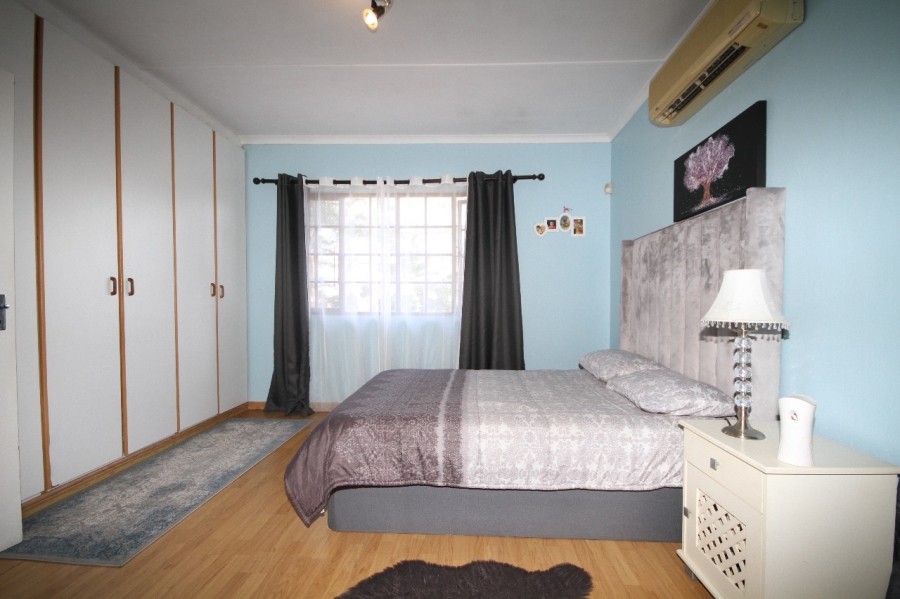 3 Bedroom Property for Sale in Amanzimtoti KwaZulu-Natal