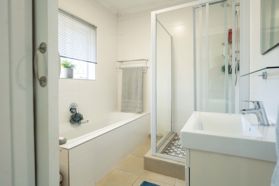 2 Bedroom Property for Sale in Kloof KwaZulu-Natal