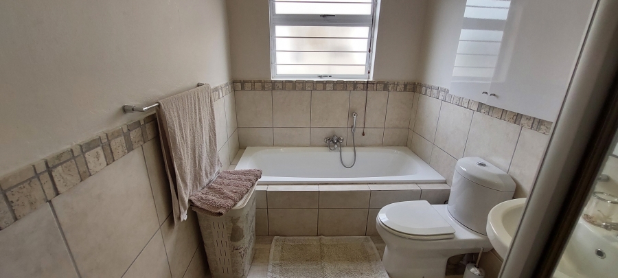 To Let 3 Bedroom Property for Rent in St Michaels On Sea KwaZulu-Natal