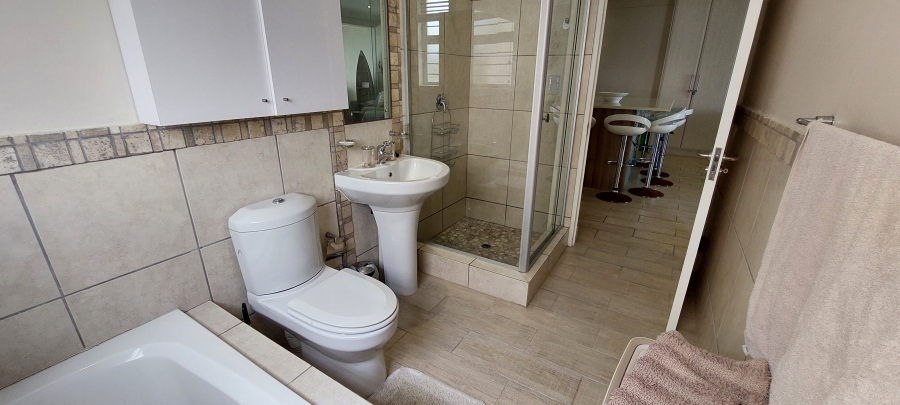To Let 3 Bedroom Property for Rent in St Michaels On Sea KwaZulu-Natal